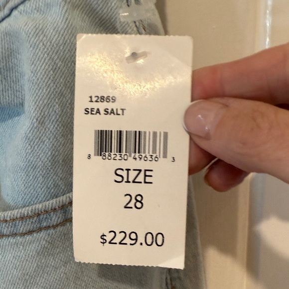 DL1961 Wide Leg High Waisted Denim - Picture 5 of 13